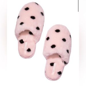 VICTORIA'S SECRET CLOSED TOE FAUX FUR SLIPPERS